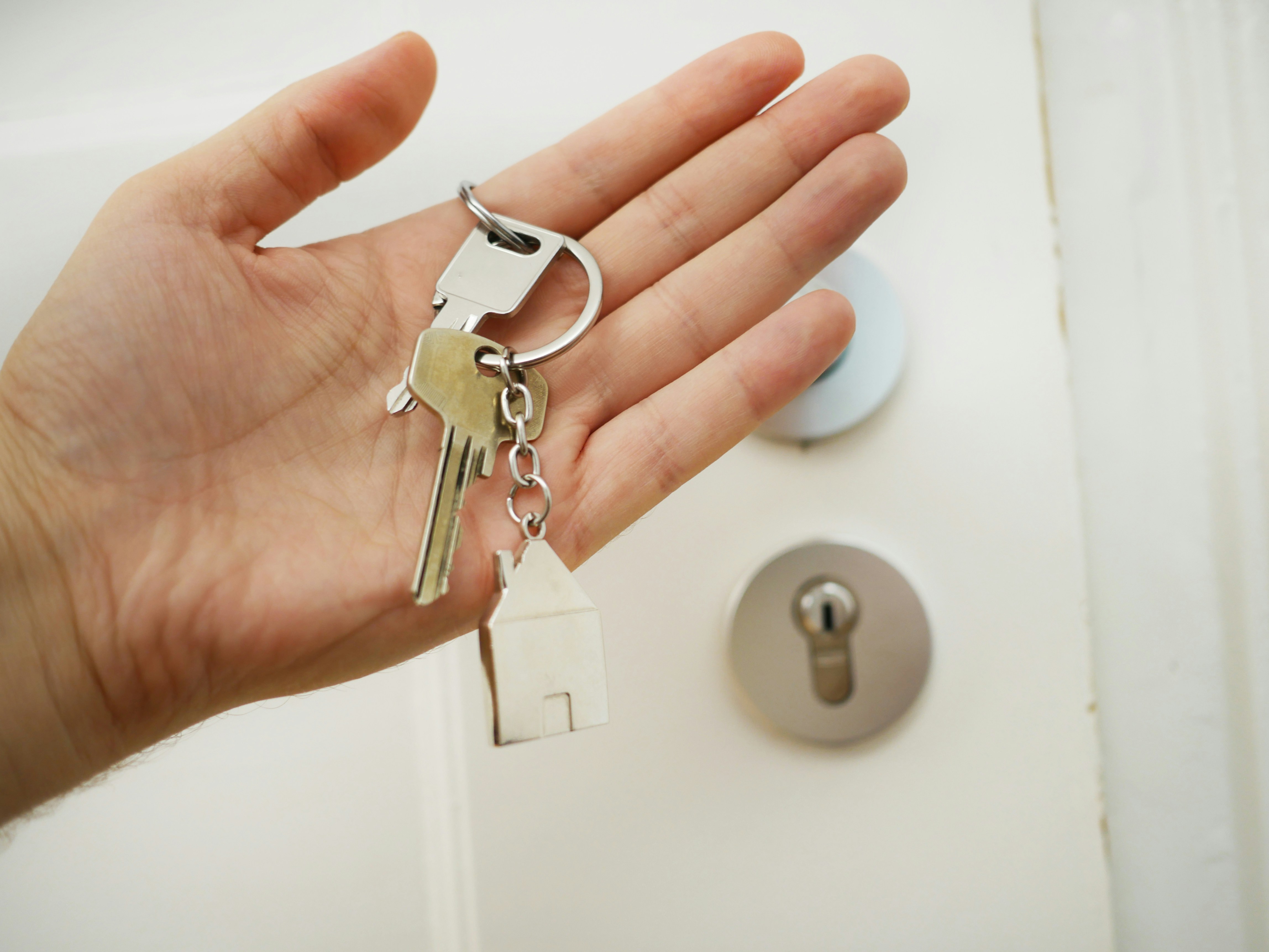 Hand holding house keys symbolising successful home ownership, purchase readiness and confident property decisions